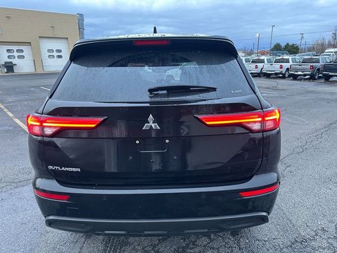 Used 2022 Mitsubishi Outlander ES image 12