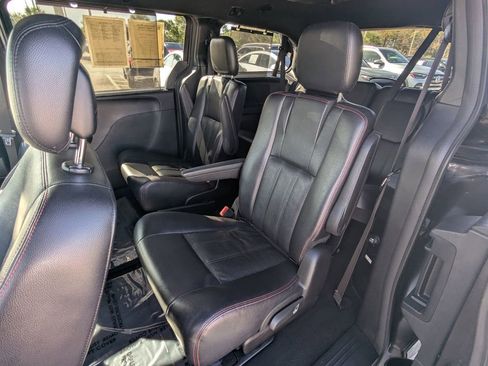Used 2017 Dodge Grand Caravan GT image 24