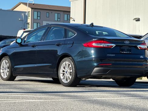 Used 2020 Ford Fusion SE image 3
