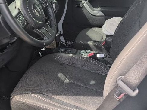 Used 2017 Jeep Wrangler Unlimited Sahara w/ Connectivity Group AWD/4WD image 2