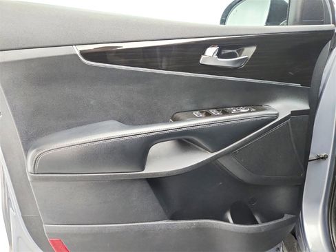 Used 2020 Kia Sorento LX image 19