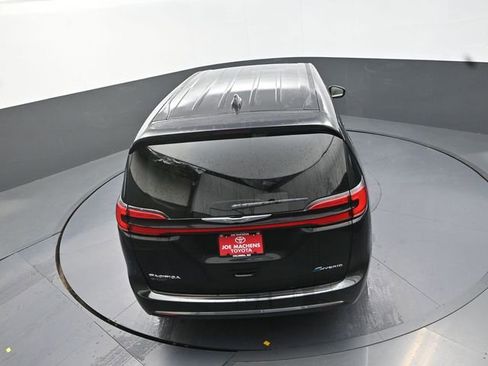 Used 2023 Chrysler Pacifica Touring-L FWD image 27