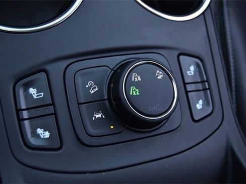 Used 2024 GMC Terrain SLT image 18