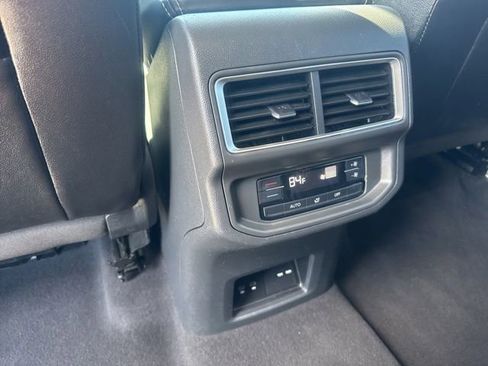 Used 2024 Volkswagen Atlas SE AWD/4WD image 29
