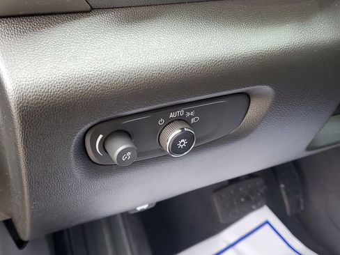 Used 2022 Chevrolet Traverse LT image 14