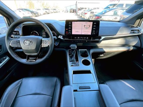 Certified 2021 Toyota Sienna XSE image 15