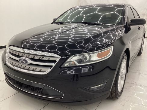 Used 2017 Ford Taurus SE image 1