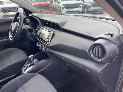 Used 2023 Nissan Kicks S image 28