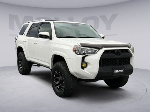 Used 2016 Toyota 4Runner SR5 image 7