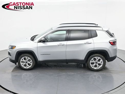 Used 2025 Jeep Compass Latitude AWD/4WD image 30