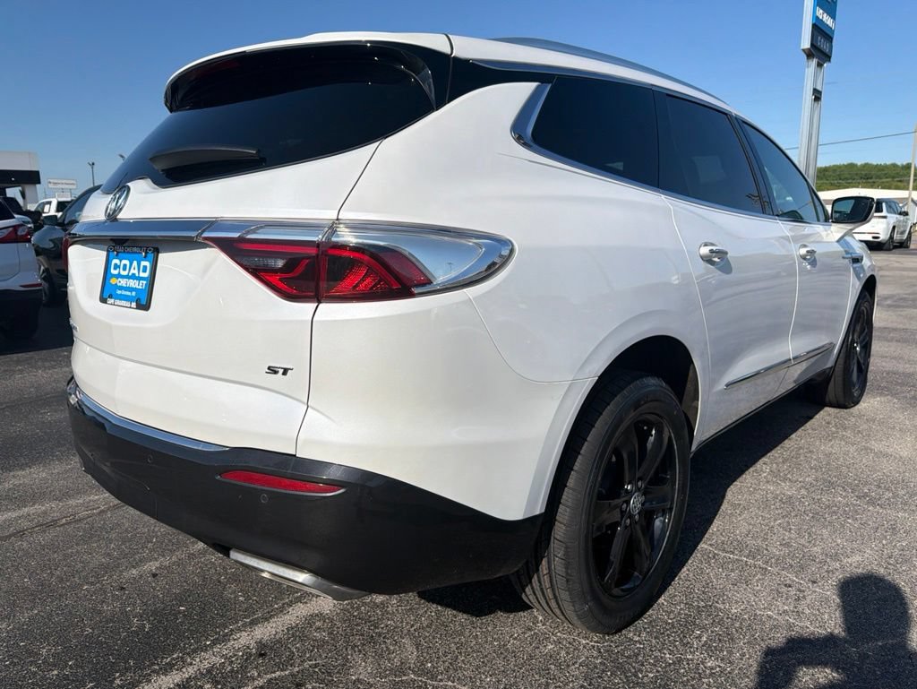 Used 2023 Buick Enclave Essence w/ Sport Touring Edition FWD image 3