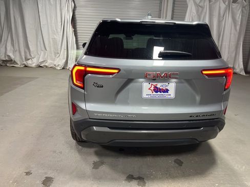 Used 2025 GMC Terrain Elevation image 6