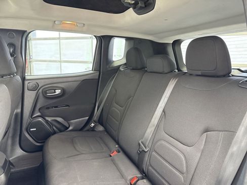 Used 2020 Jeep Renegade Latitude w/ UConnect 8.4 Nav Group image 29