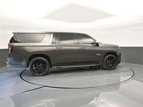 Used 2021 Chevrolet Suburban Premier w/ Premium Package image 11