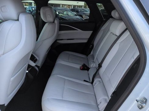 Used 2024 Cadillac Lyriq Luxury RWD image 13