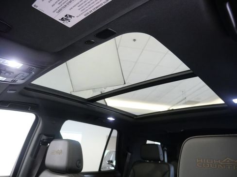 Used 2023 Chevrolet Tahoe High Country AWD/4WD image 28