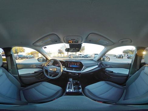 Used 2025 Chevrolet Trax LT image 42