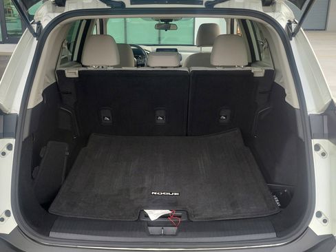 Used 2023 Nissan Rogue SV image 30