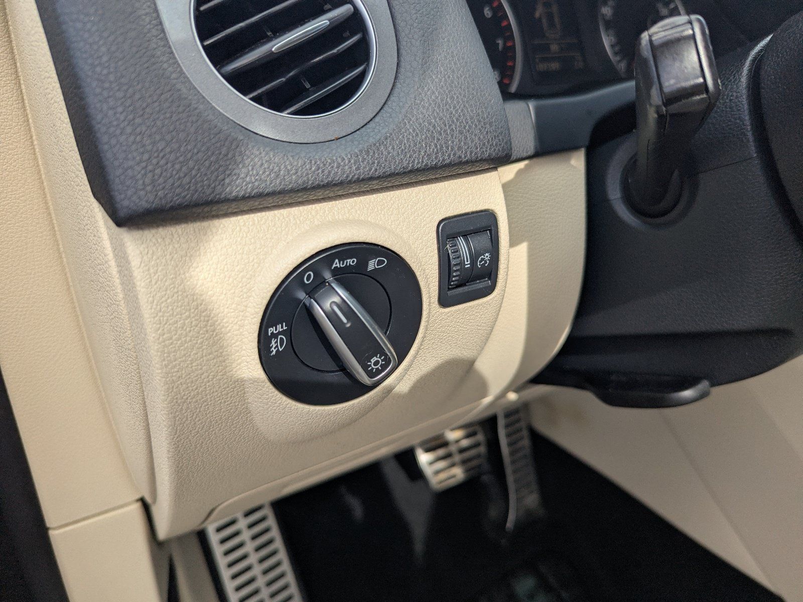 Used 2015 Volkswagen Tiguan R-Line AWD/4WD image 24