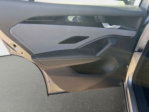 New 2025 Volkswagen Tiguan SE image 4