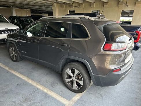 Used 2019 Jeep Cherokee Limited FWD image 2