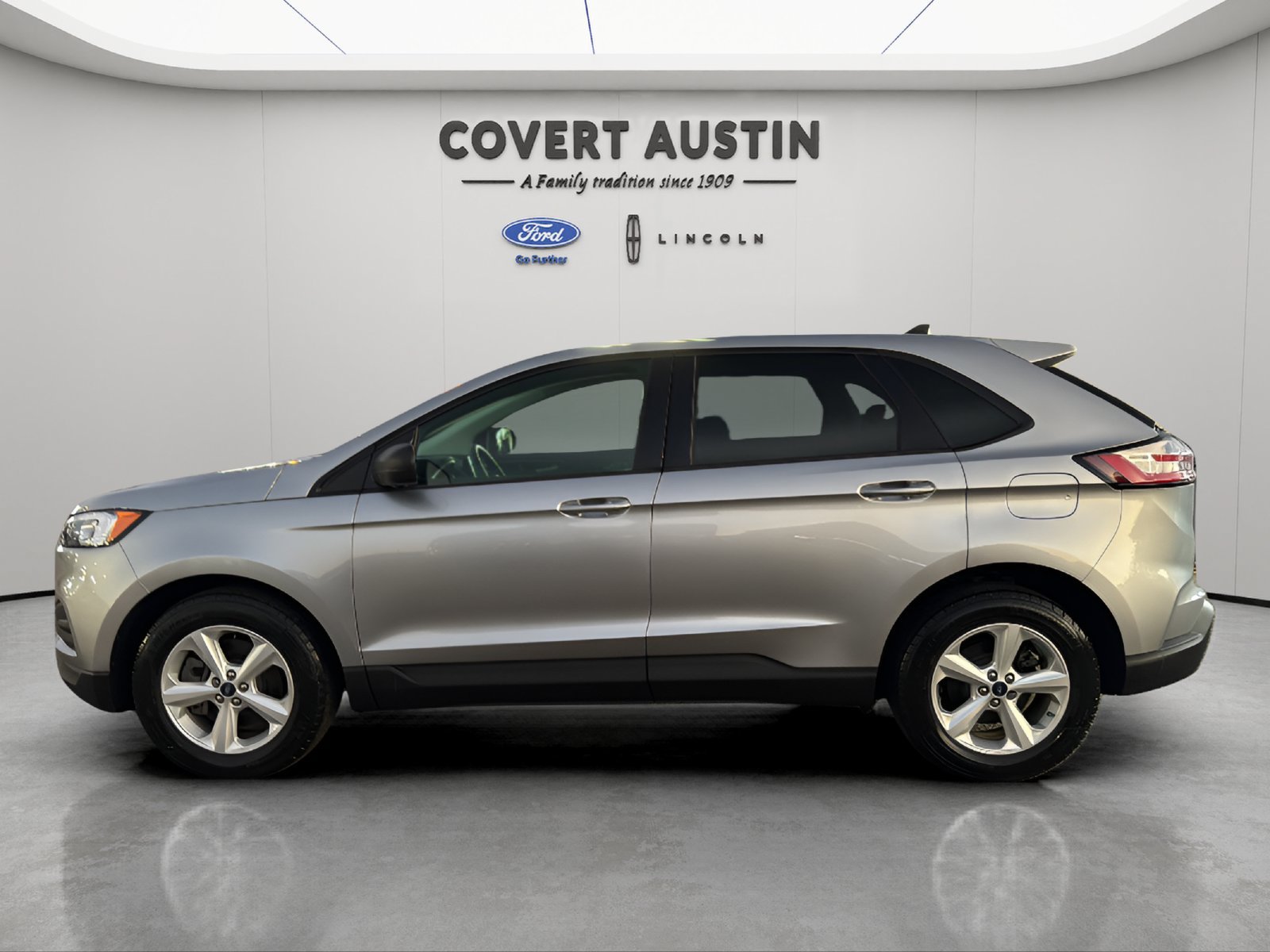 Used 2021 Ford Edge SE FWD image 2