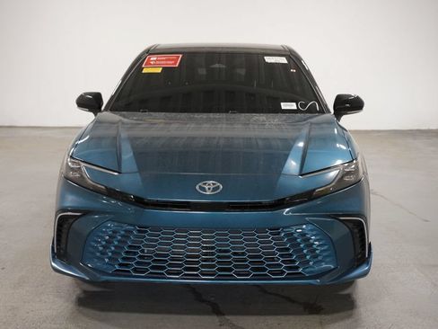 Used 2025 Toyota Camry XSE FWD image 2