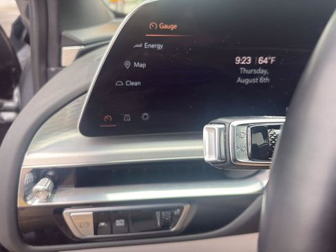 Used 2023 Cadillac Lyriq 2WD image 21