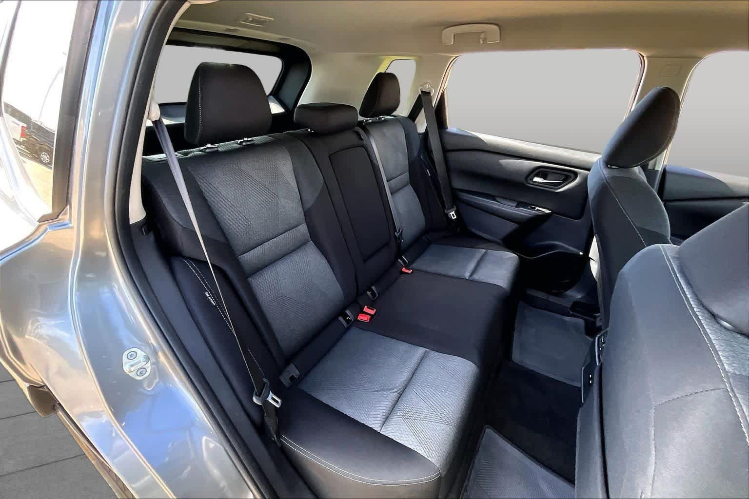 Used 2024 Nissan Rogue SV FWD image 20