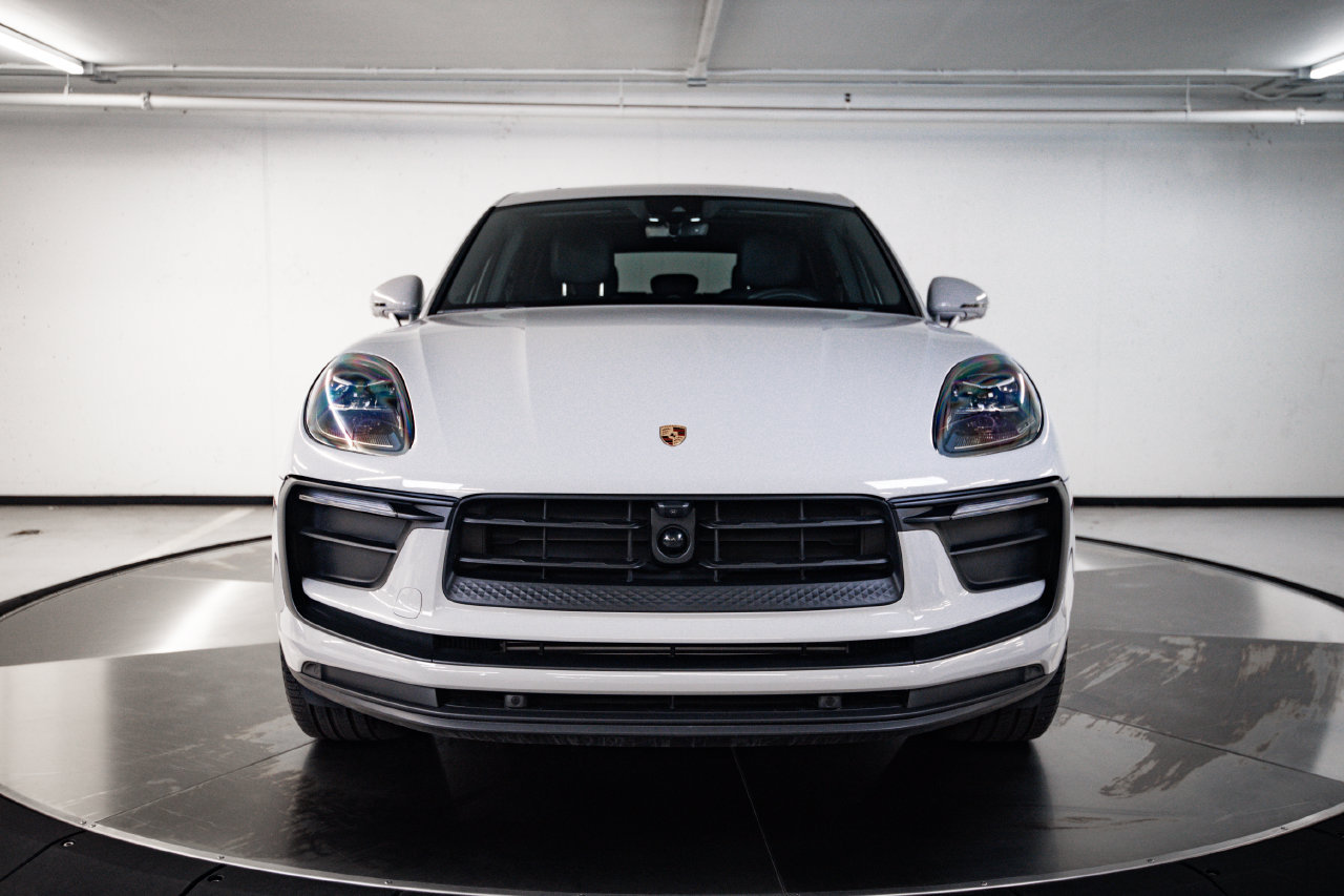 Certified 2025 Porsche Macan AWD/4WD image 10