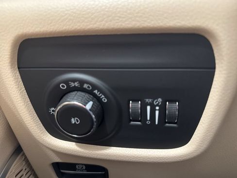 Used 2026 Jeep Grand Cherokee Limited w/ Luxury Tech Group II AWD/4WD image 26