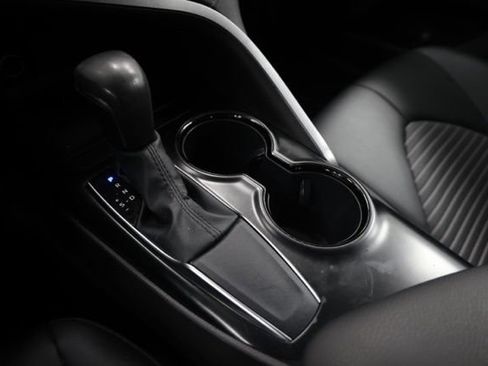 Used 2020 Toyota Camry SE FWD image 23