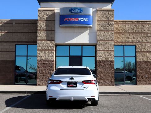 Used 2024 Toyota Camry SE image 7