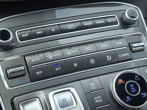 Certified 2023 Hyundai Santa Fe Limited AWD/4WD image 17