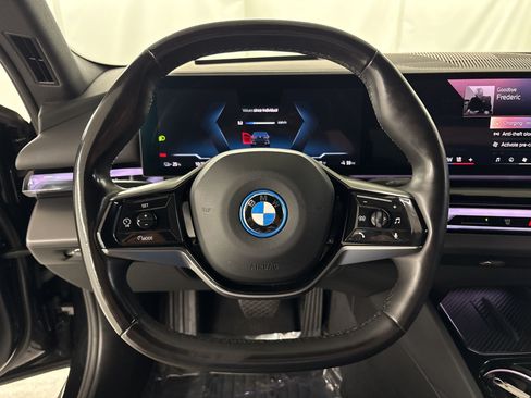 Used 2024 BMW i5 eDrive40i w/ M Sport Package RWD image 11