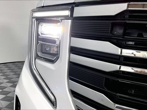 Used 2025 GMC Sierra 1500 SLT w/ SLT Premium Plus Package AWD/4WD image 29