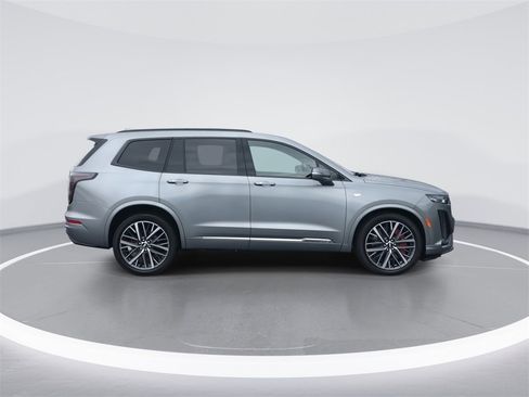 Used 2023 Cadillac XT6 Sport image 9