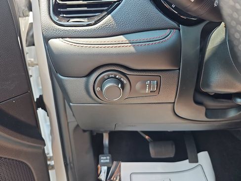 Used 2025 Dodge Durango GT RWD image 35