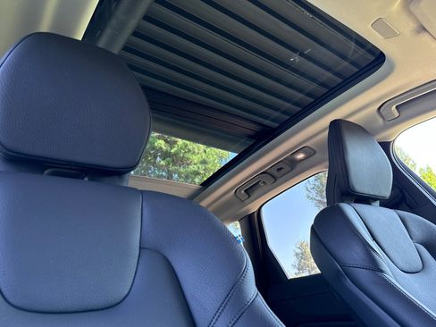 Used 2025 Volvo XC60 B5 Plus image 20