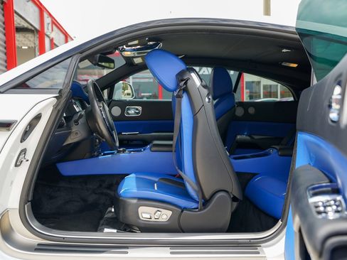 Used 2019 Rolls-Royce Wraith RWD image 23