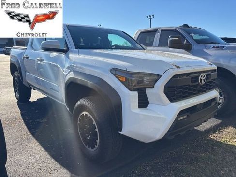 Used 2025 Toyota Tacoma TRD Off-Road image 3