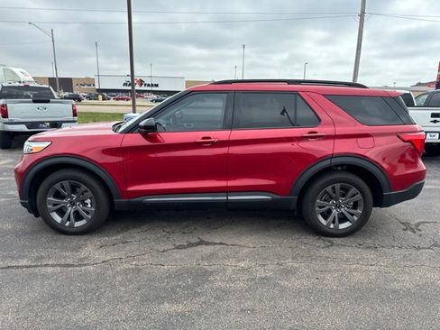 Certified 2024 Ford Explorer XLT w/ Equipment Group 202A AWD/4WD image 4
