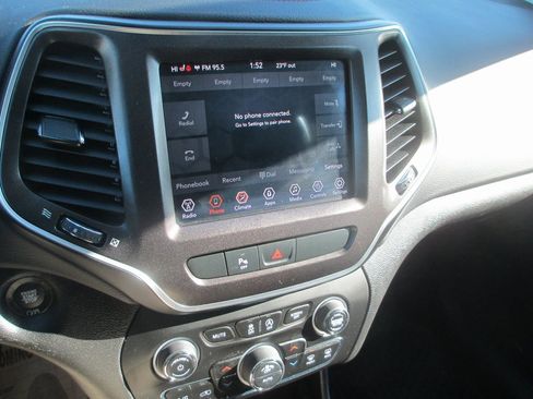 Used 2020 Jeep Cherokee Trailhawk w/ Cold Weather Group image 23