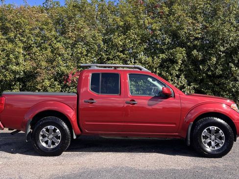 Used 2021 Nissan Frontier PRO-4X w/ Pro-4x Utility Package image 9