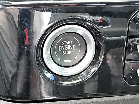 Used 2023 GMC Sierra 1500 SLT w/ SLT Convenience Package AWD/4WD image 22