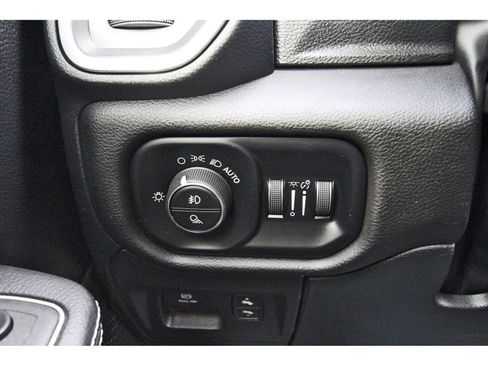 Used 2024 RAM 1500 Laramie image 18