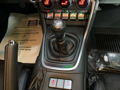 Used 2026 Toyota GR86 Premium w/ ALL Weather Mat Package (TMS) RWD image 24