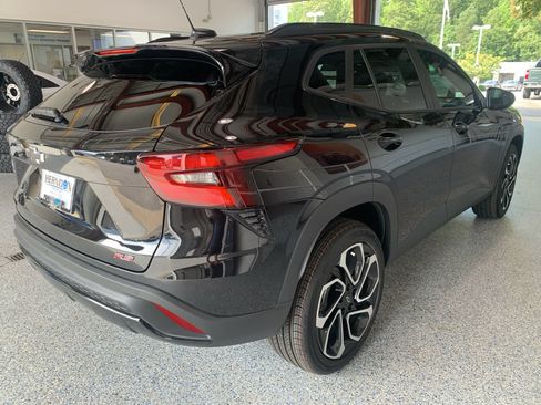 New 2026 Chevrolet Trax RS w/ Sunroof Package FWD image 11