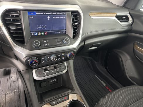 Used 2023 GMC Acadia SLE w/ Driver Convenience Package image 4