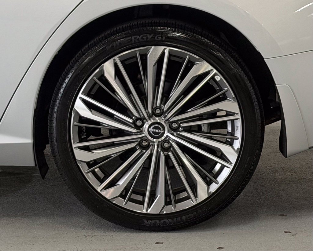 Used 2024 Nissan Altima 2.5 SL FWD image 8